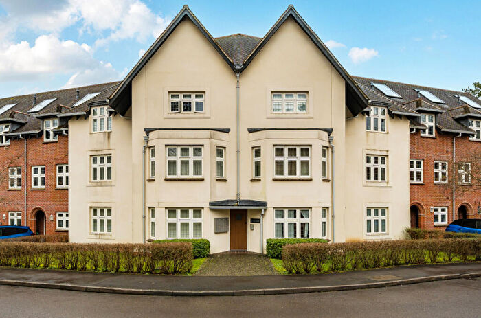 2 Bedroom Flat For Sale In Highcroft Road, Winchester, Hampshire, SO22