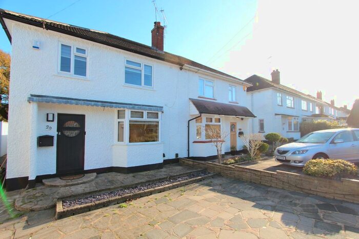 4 Bedroom Semi-Detached House To Rent In Windmore Avenue, Potters Bar EN6