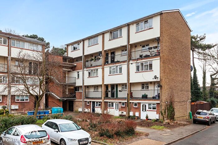 2 Bedroom Maisonette For Sale In Spring Hills, Harlow, CM20