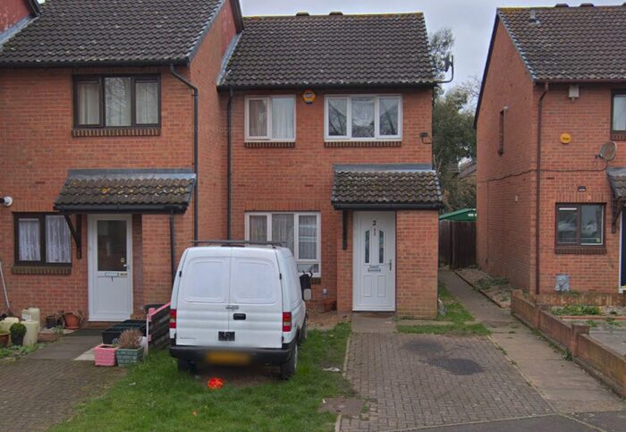 4 Bedroom Semi-Detached House To Rent In Jade Close, Dagenham, RM8