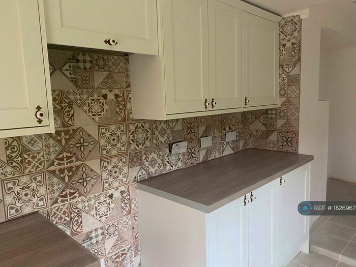 2 Bedroom Detached House To Rent In Meadowbank, Newent, GL18