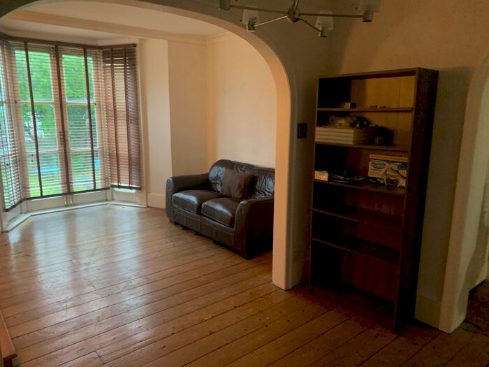 1 Bedroom Flat To Rent In Walter Road, Swansea SA1