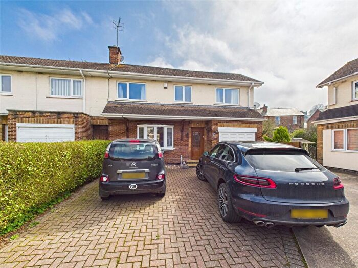 3 Bedroom End Of Terrace House For Sale In Elmswood Gardens, Nottingham, Nottinghamshire, NG5