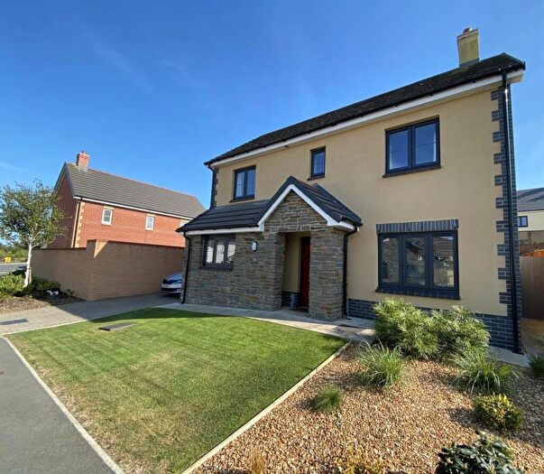 3 Bedroom Detached House For Sale In Cornfield Walk, Sageston, SA70