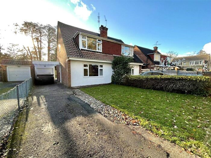 3 Bedroom Semi Detached House For Sale In Mason Road, Farnborough, Hampshire, GU14