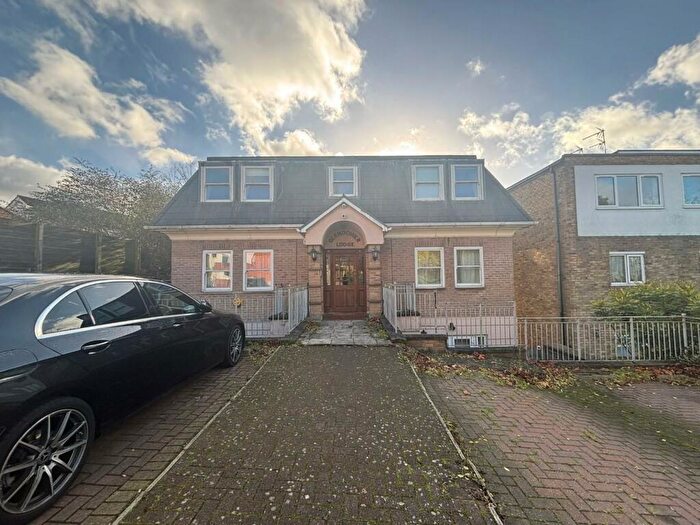 2 Bedroom Flat To Rent In The Rise, Mill Hill, NW7