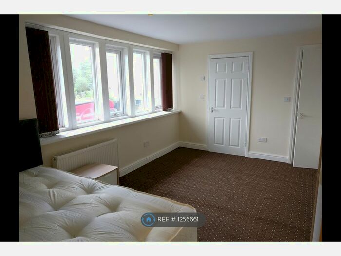 1 Bedroom Flat To Rent In Deighton Road, Huddersfield HD2