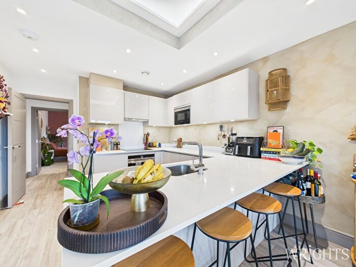 2 Bedroom Flat For Sale In Groom Place, Welwyn Garden City, AL7