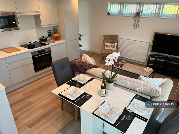 2 Bedroom Flat To Rent In Datchet, Windsor, SL3