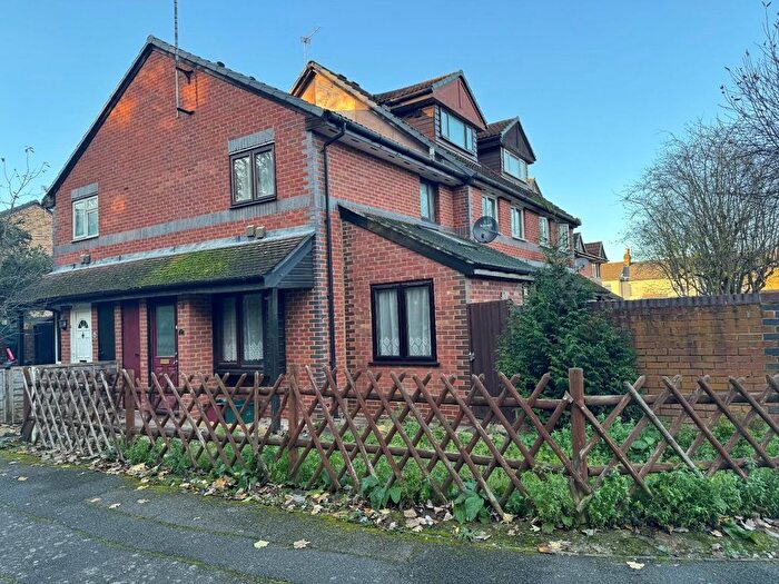 2 Bedroom End Of Terrace House To Rent In Weavers Close, Isleworth, TW7