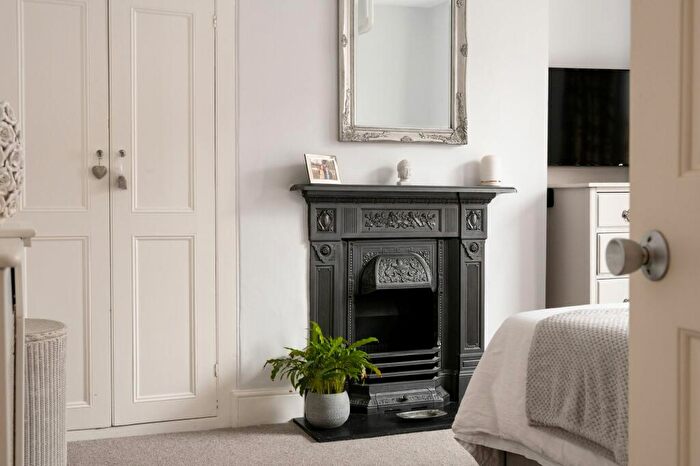 4 Bedroom Detached House For Sale In Waterloo Road, Bedford, MK40