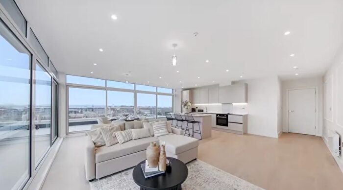 3 Bedroom Flat To Rent In Brampton Grove, London, NW4