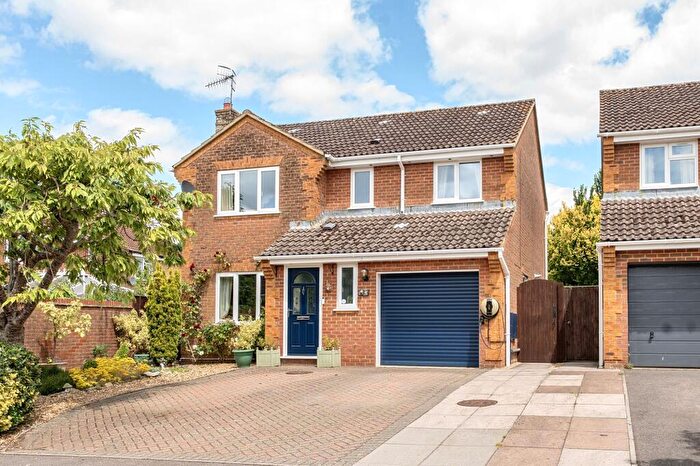 4 Bedroom Detached House For Sale In Elmfield Close, Woodfalls, SP5