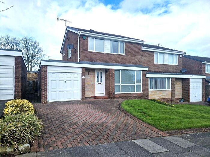 3 Bedroom Semi-Detached House To Rent In Dunnock Drive, Sunniside, NE16