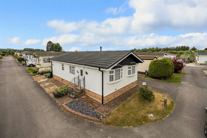 2 Bedroom Mobile/park Home For Sale In Greenway Lane, Harrietsham, Maidstone, ME17