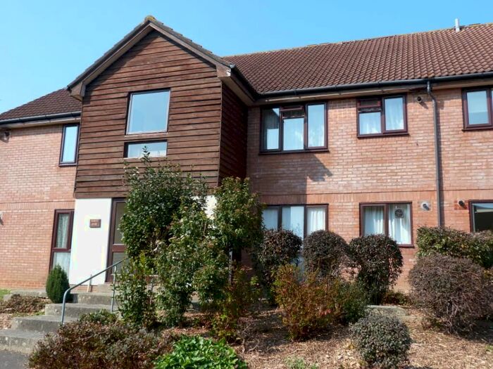 Studio To Rent In Bicknell Gardens, Yeovil, Somerset BA21