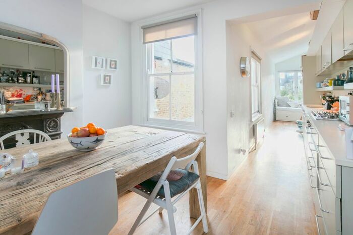 2 Bedroom Flat To Rent In Queensmill Road, London, SW6