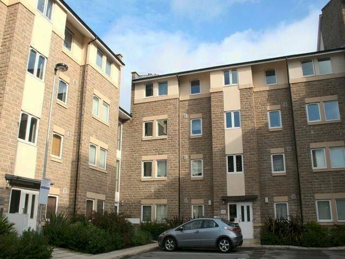 2 Bedroom Flat To Rent In Cornmill View, Horsforth, Leeds LS18