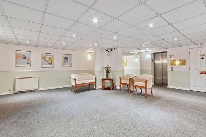 1 Bedroom Flat For Sale In Fishers Lane, London, W4