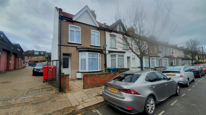 4 Bedroom End Of Terrace House To Rent In Frognal Avenue, Harrow, HA1