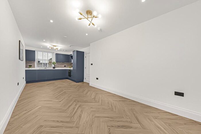 2 Bedroom Flat To Rent In Scrubs Lane, NW10