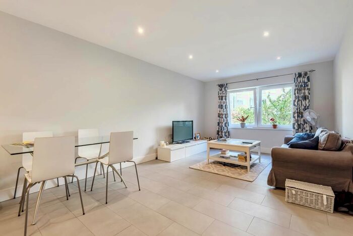 1 Bedroom Flat To Rent In The Baynards, Hereford Road, W2