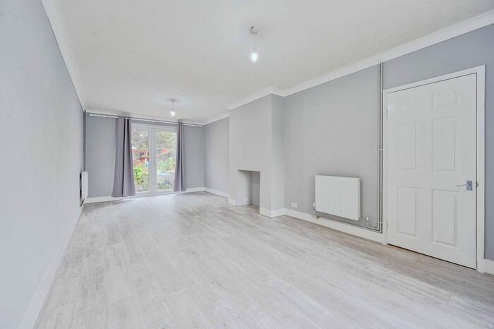 3 Bedroom Semi-detached House To Rent In Merriman Road, Greenwich, London, SE3