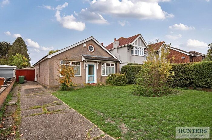 3 Bedroom Detached Bungalow For Sale In Barnehurst Road, Bexleyheath, DA7