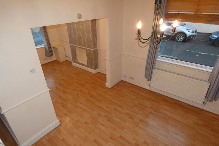 3 Bedroom End Of Terrace House To Rent In New Barton Street, M6