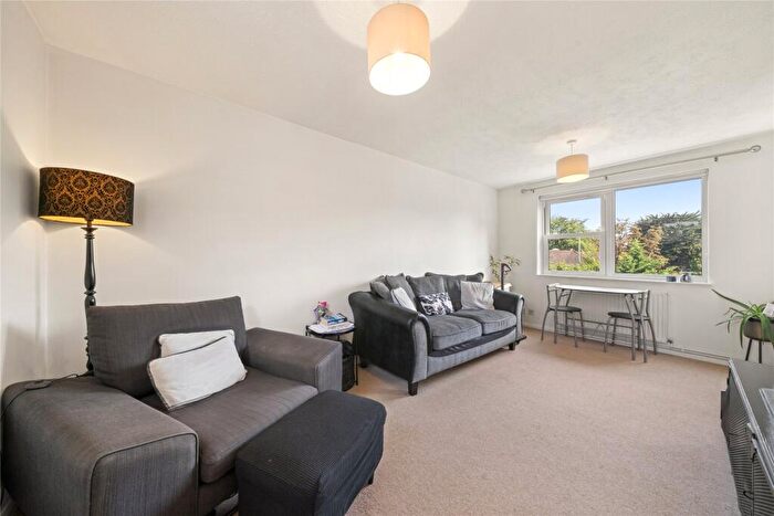 1 Bedroom Flat To Rent In Woodview Court, Queens Road, Weybridge, Surrey, KT13