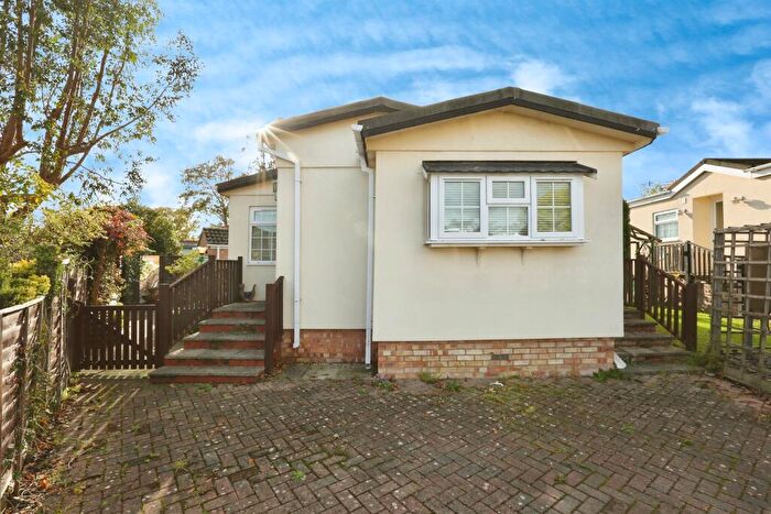 2 Bedroom Park Home For Sale In Shamblehurst Lane South, Hedge End, Southampton, SO30