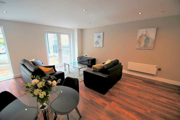 2 Bedroom Apartment To Rent In Wilburn Basin, Salford, M5