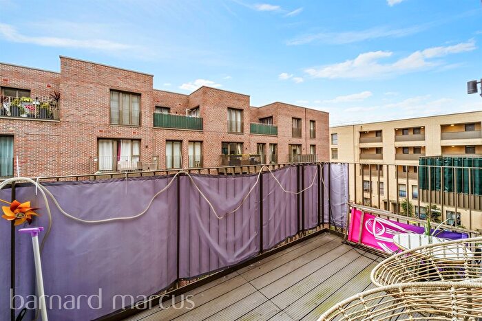 1 Bedroom Flat To Rent In Clarke Avenue, Hounslow, TW3
