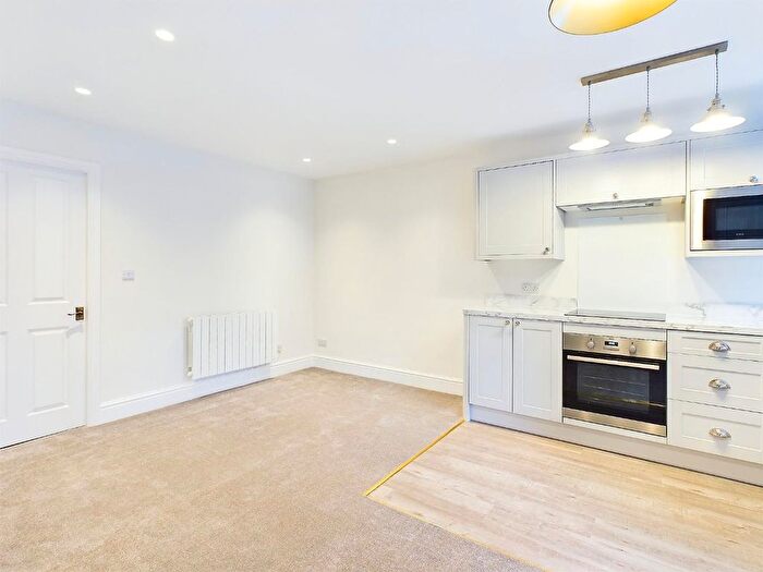 1 Bedroom Flat To Rent In Hallas Bridge, Cullingworth, Bradford, BD13