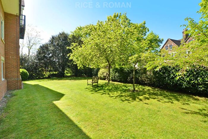 2 Bedroom Flat To Rent In Udney Park Road, Teddington, TW11