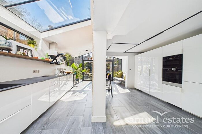 3 Bedroom Terraced House For Sale In Lewisham, London, SE14