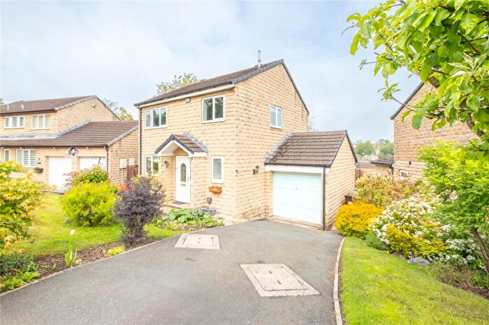 4 Bedroom Detached House For Sale In Longlands Bank, Thongsbridge, Holmfirth, HD9