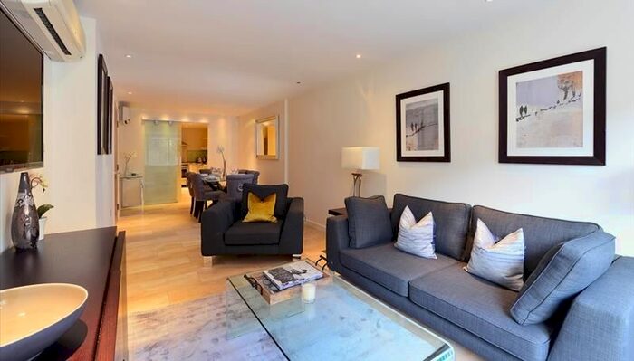 3 Bedroom Flat To Rent In Imperial House, - Young Street, W8