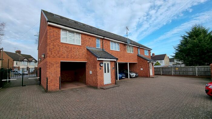 2 Bedroom Flat To Rent In Waller Mews, Waller Avenue, Luton, Beds, LU4