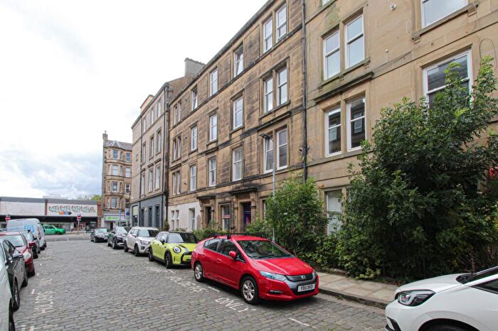 3 Bedroom Flat To Rent In Steels Place, Edinburgh, EH10