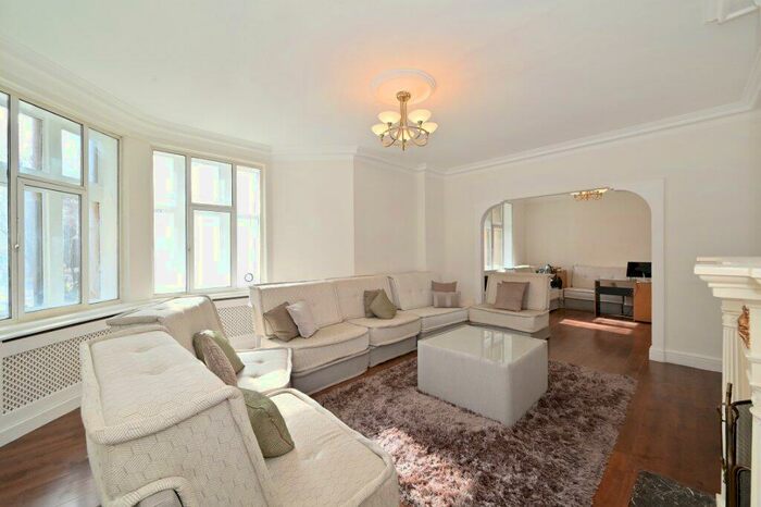 3 Bedroom Apartment To Rent In Manor House, Marylebone Road, NW1