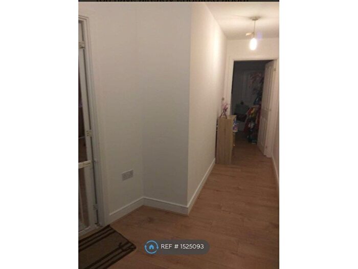 1 Bedroom Flat To Rent In Bramley Crescent, Ilford, IG2