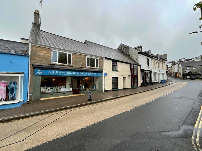 2 Bedroom Flat To Rent In Market Place, Camelford, PL32
