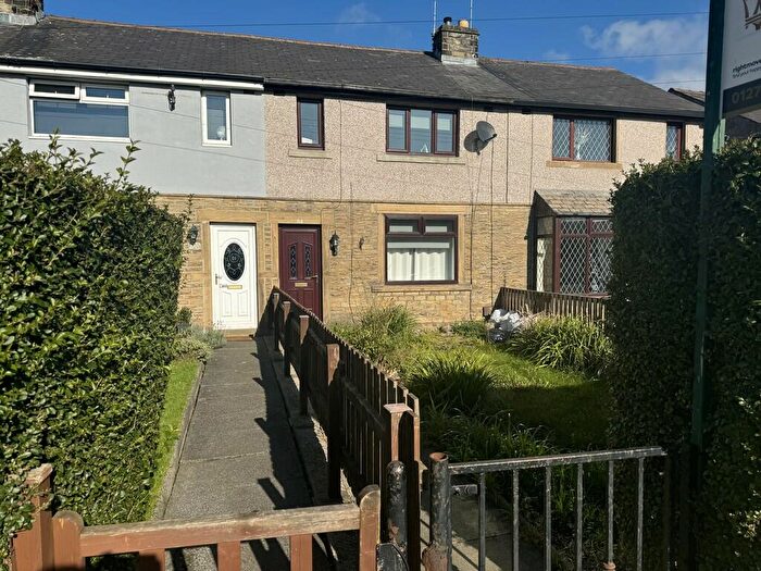 3 Bedroom Town House To Rent In Bradford Road, Clayton, Bradford, BD14
