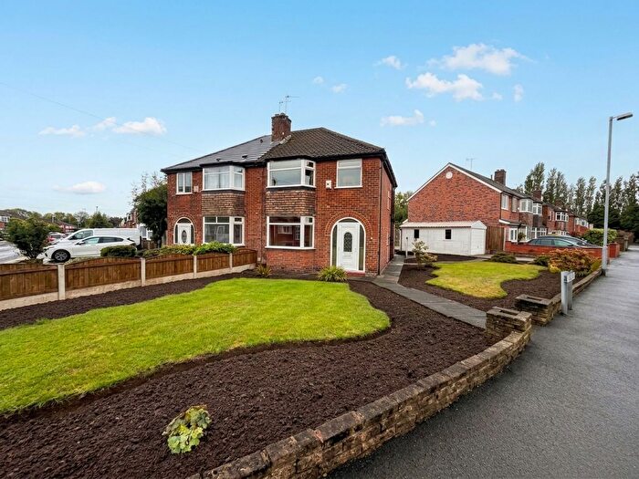 3 Bedroom Semi Detached House For Sale In Farm Lane, Worsley, M28