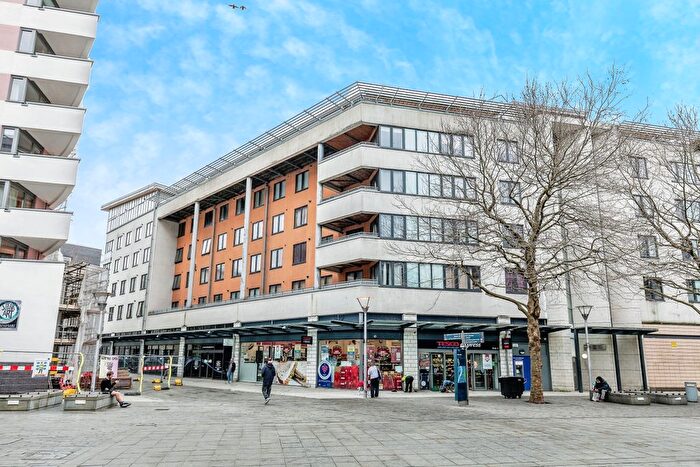 3 Bedroom Flat To Rent In Cathedral Walk, Bristol, BS1
