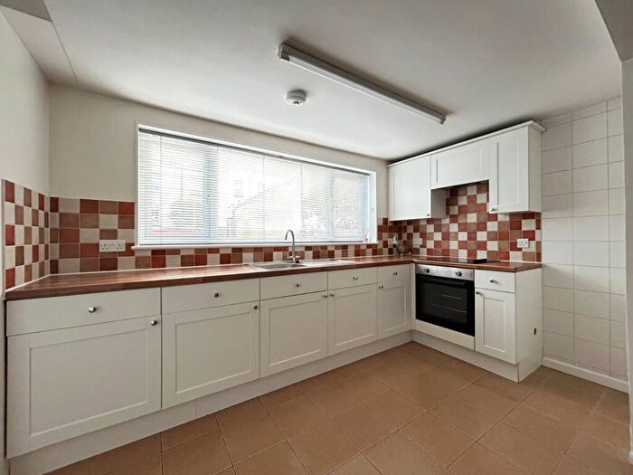 3 Bedroom Flat To Rent In Queen Street, Ramsgate, Kent, CT11