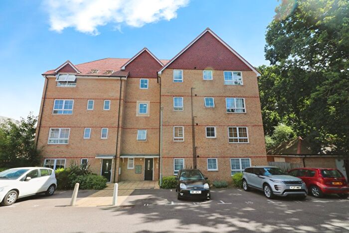 2 Bedroom Flat To Rent In Sparrowhawk Place, Hatfield, AL10