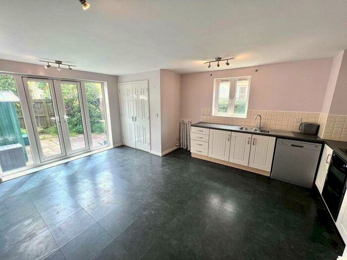 4 Bedroom House To Rent In Junction Way, Mangotsfield, BS16
