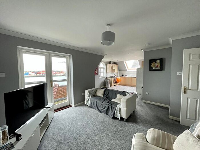 2 Bedroom Apartment To Rent In Quayside Walk, Marchwood, SO40